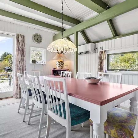 Дом отдыха Awesome In With Wifi